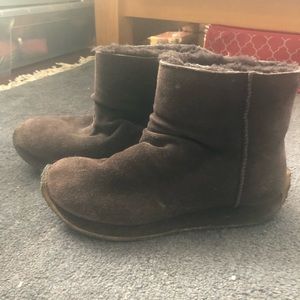 Short Ugg boots size 9 chocolate brown